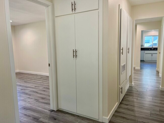 Building Photo - 6069 Lake Nadine Pl