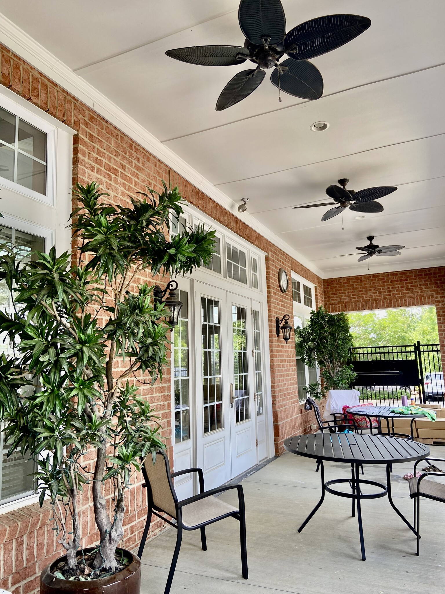 Building Photo - 615 Metro Sta