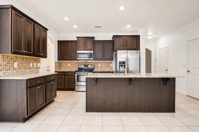 Building Photo - Waterford Sound 4BR Home | Gourmet Kitchen, Upstairs Loft & Fenced Backyard with Hot Tub