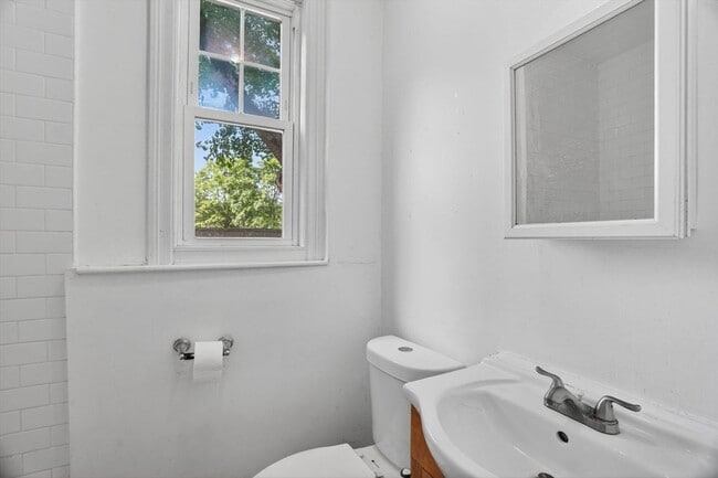 Building Photo - 583 Watertown St