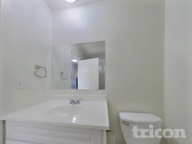 Building Photo - 5294 Acacia Way