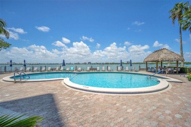 Building Photo - 10350 W Bay Harbor Dr