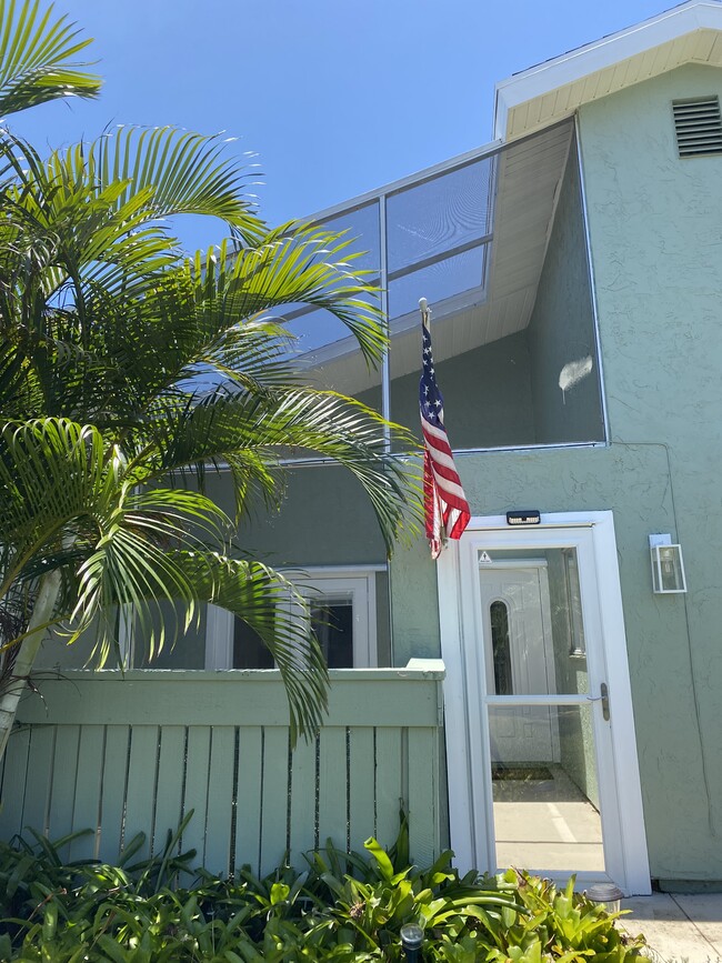 Building Photo - 1781 SE Linpark Ct