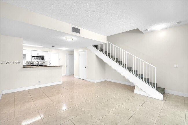 Building Photo - 621 Talavera Rd
