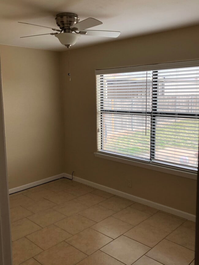 Building Photo - 4703 W Illinois Ave