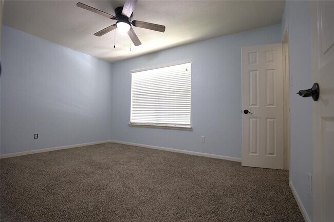Building Photo - 15215 Possumwood Dr