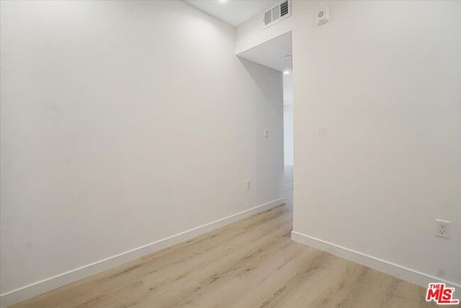 Building Photo - 10918 Camarillo St