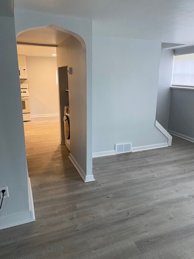 Building Photo - 1584 North Rd SE