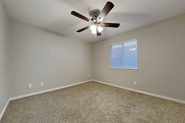 Building Photo - 21535 Sullivan Forest Dr