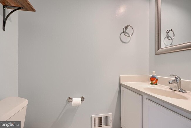 Building Photo - 309 Overlea Pl