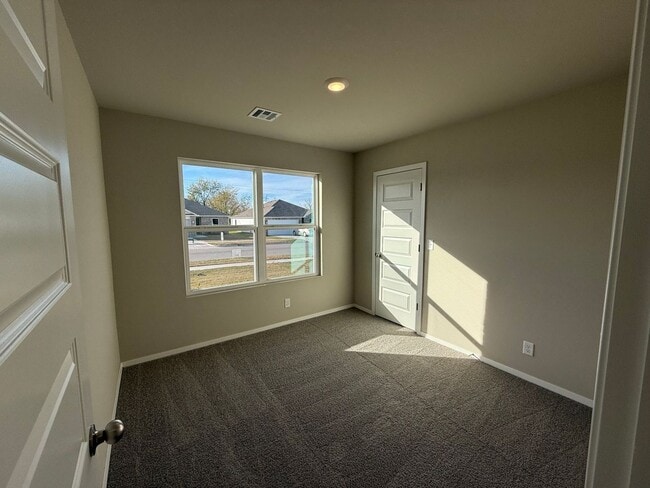 Building Photo - Welcome home to your 4 bed, 2 bath home in the desirable area of Broken Arrow, OK.