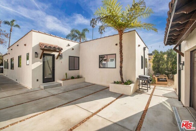 Building Photo - 1031 Havenhurst Dr