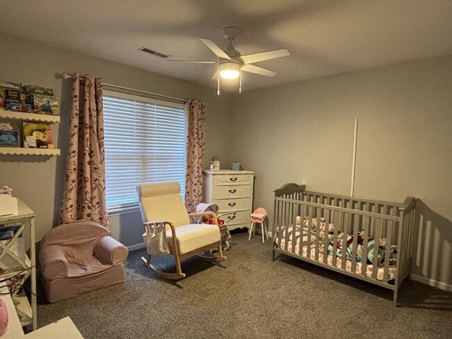 Building Photo - Gorgeous 3 Bedroom 2 Bathroom House!