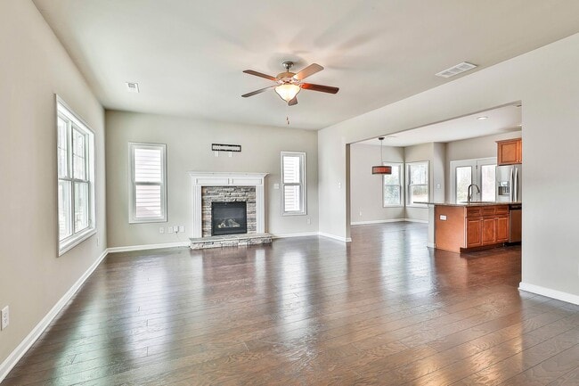 Building Photo - Spacious 5BR Home in Senoia — Golf Cart to Downtown