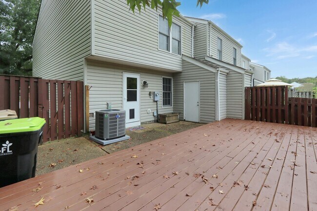 Building Photo - 127 Sterling Ct
