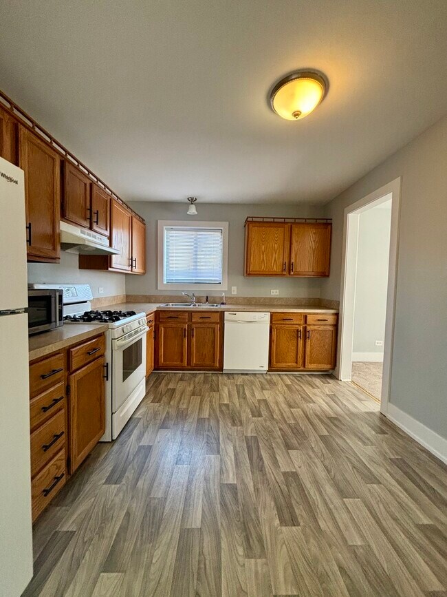 Building Photo - 14949 Lake View Dr