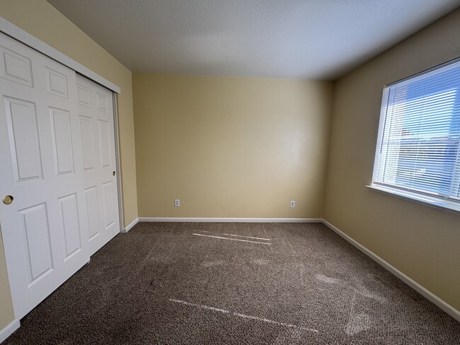 Building Photo - 361 Royal River Dr