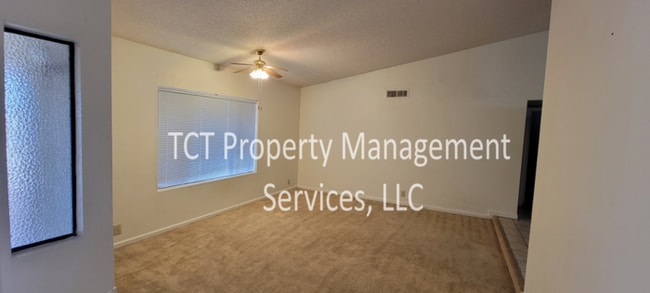 Building Photo - Spacious home with a pool! Great Location!