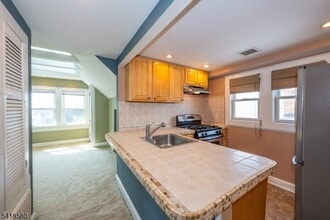 Building Photo - 41 Beekman St