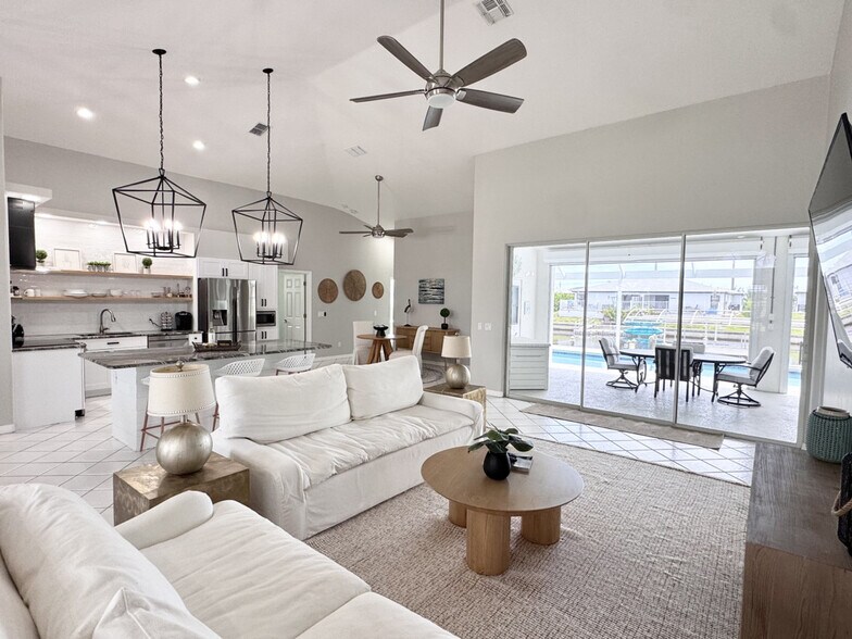 Building Photo - 236 SW 47th St