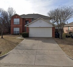 Building Photo - 4-Bedroom, 2.5-Bath, 2 Story Home in Fort Worth!