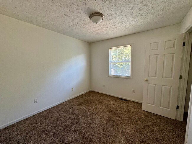 Building Photo - For Rent in St. Robert, MO – Spacious 4 Bed / 3 Bath Home