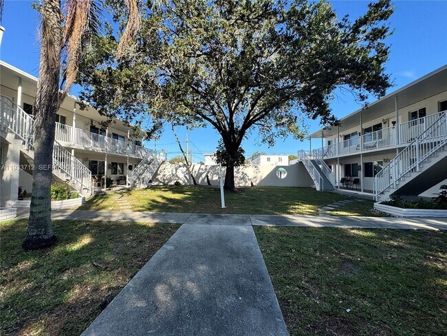 Building Photo - 251 Hibiscus Dr