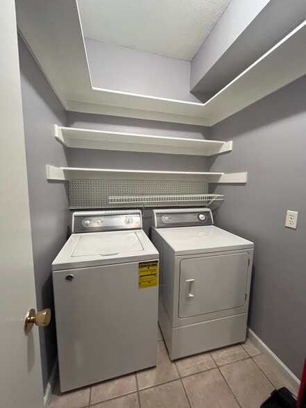 Laundry room - 2503 Plumgrove Cir