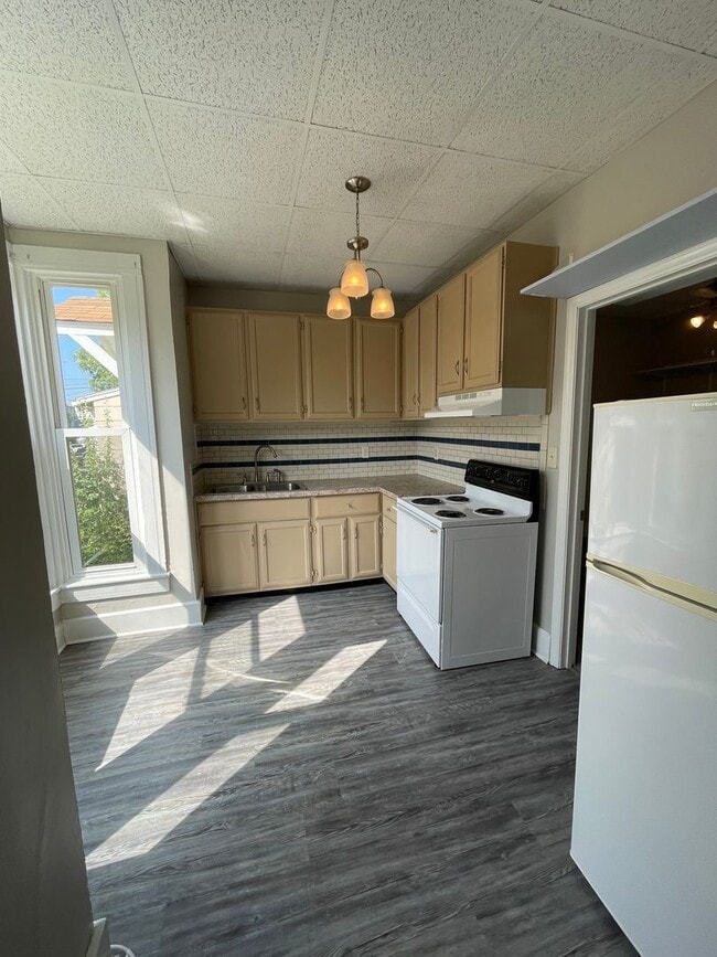 Building Photo - 112 Lincoln St