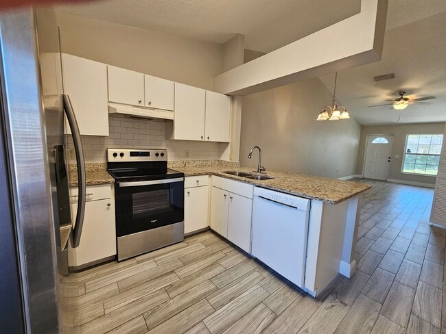 Building Photo - Charming 2-Bedroom, 2-Bath Condo with Private End-Unit Location!