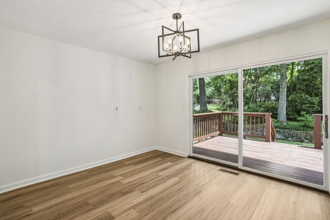 Building Photo - Charming Ranch Style Home With Spacious Basement in Brookhaven