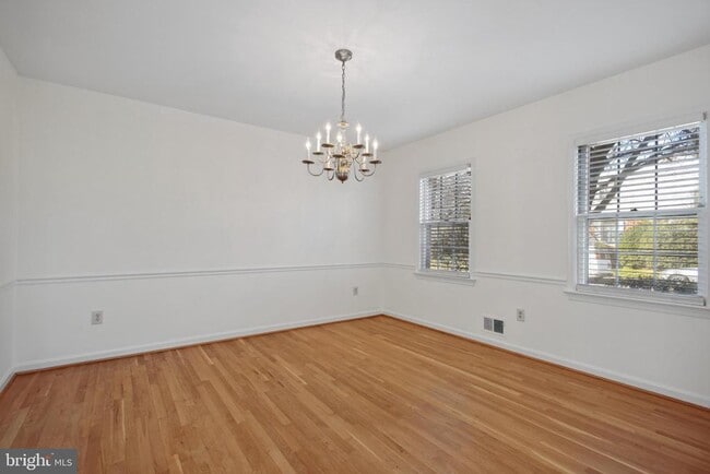 Building Photo - 6815 Melrose Dr