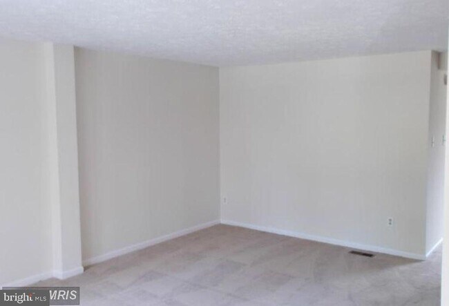 Building Photo - 16198 Henderson Ln