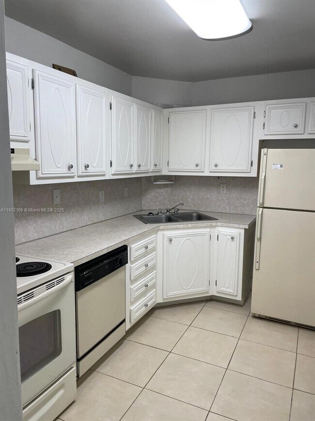 Building Photo - 3125 Oakland Shores Dr