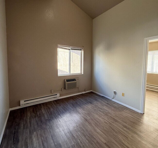 Building Photo - 1717 Oakshire Ln