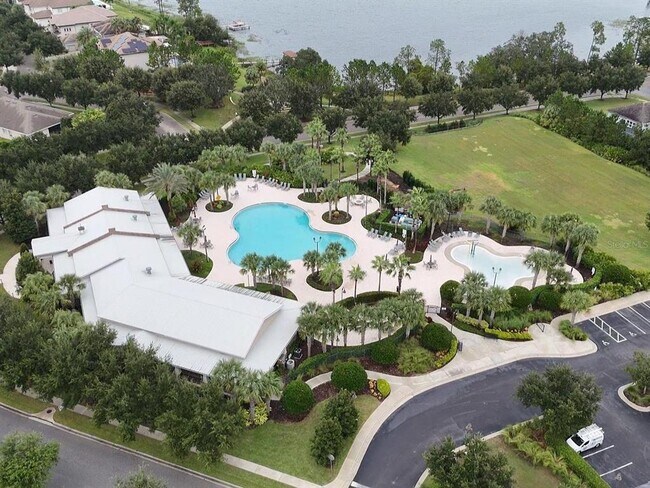 Building Photo - 5518 Thomas Square Dr