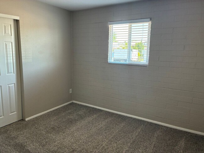 Building Photo - Spacious 4 BR 2BA w/ Large Lot in Paradise Valley!!  Located at 36th St and Greenway