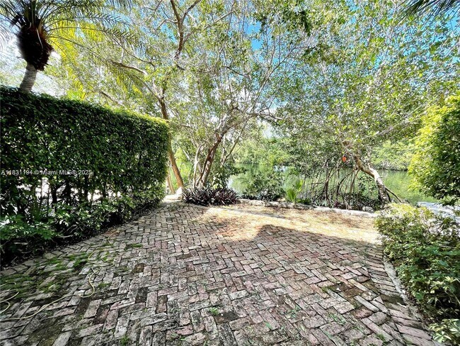 Building Photo - 6204 Paradise Point Dr
