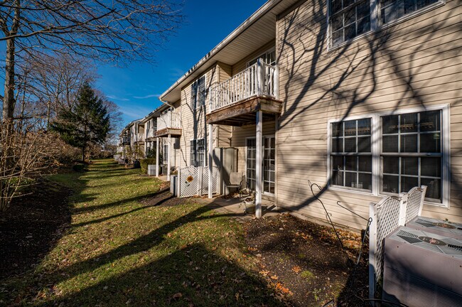 Building Photo - 1113 Savoy Dr