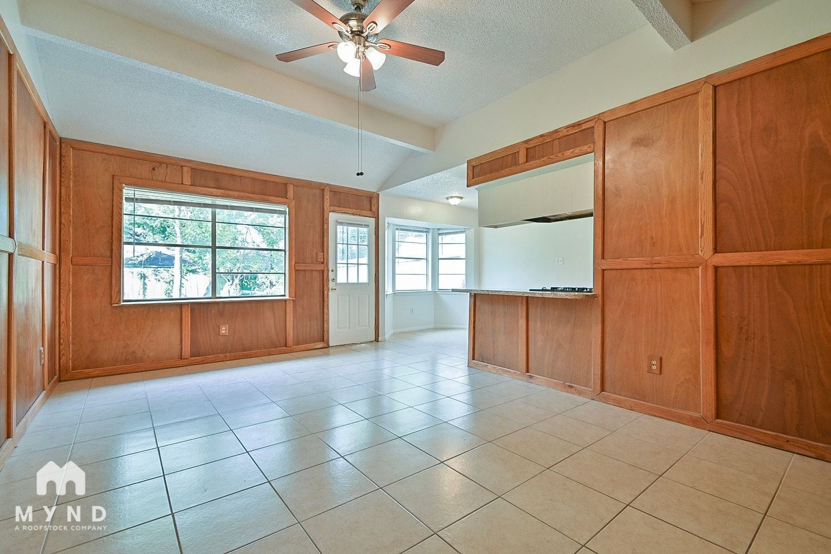 Building Photo - 712 Meadowglen Dr