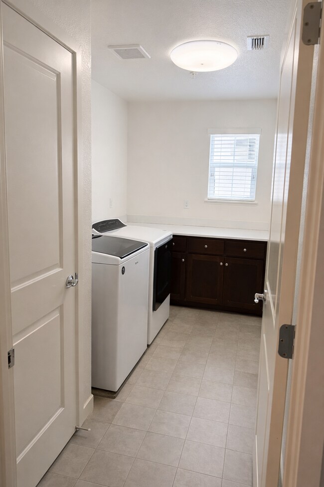 Building Photo - Energy-Efficient Emerson Ranch Home | 5 Bed + Owned Solar, Powerwall, EV Charging & Beautiful Bac...