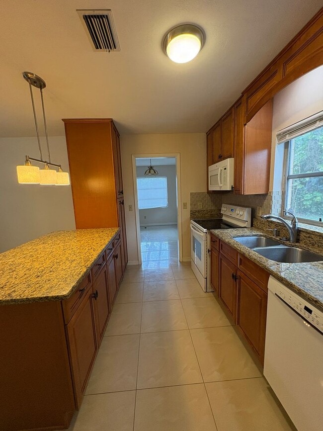 Building Photo - Charming 3 bed, 2 bath home, in Altamonte ...