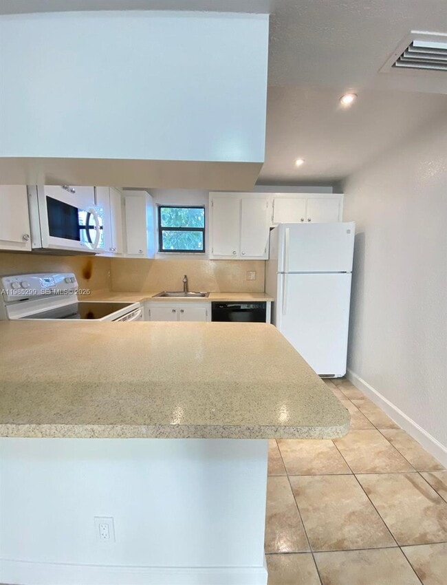 Building Photo - 8290 Lake Dr