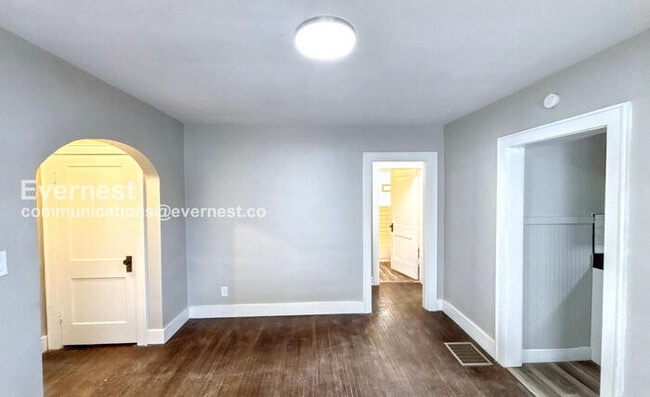 Building Photo - 464 E Oakland Ave