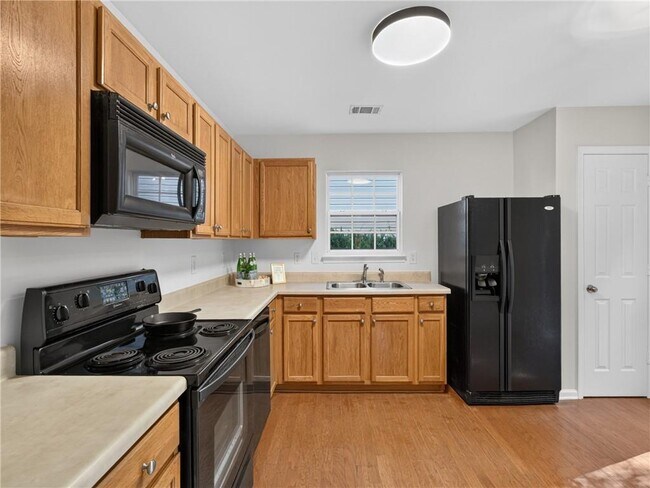 Building Photo - 2820 Mayfair Dr