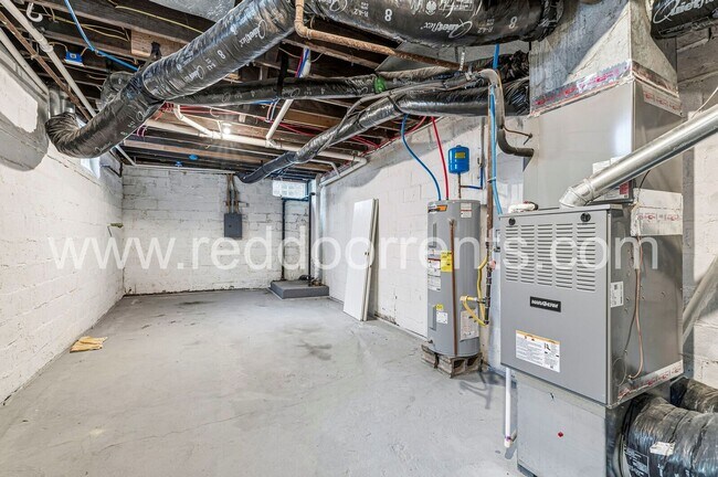 Building Photo - Spacious and Convenient 3-Bedroom Home in Indianapolis