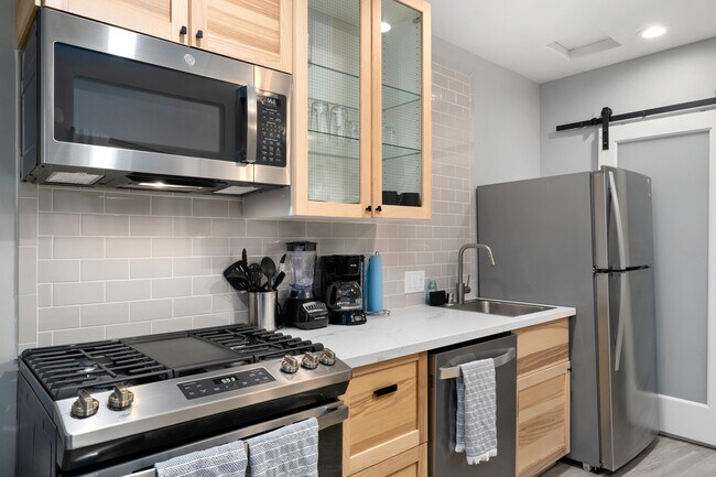 Building Photo - 3228 Broadway