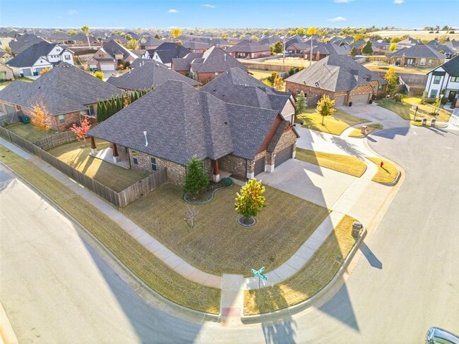 Building Photo - 6400 NW 164th Cir