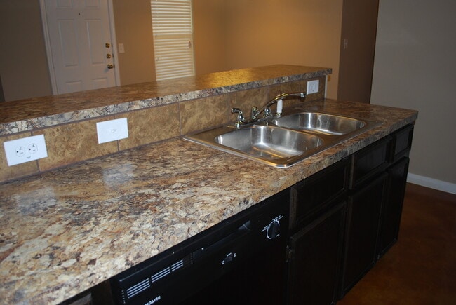 Building Photo - 1512 Dakota Ter