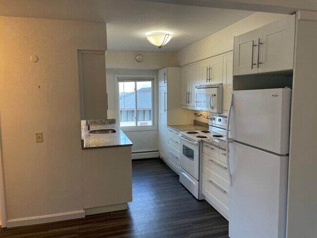 Building Photo - 400 Narragansett Pkwy